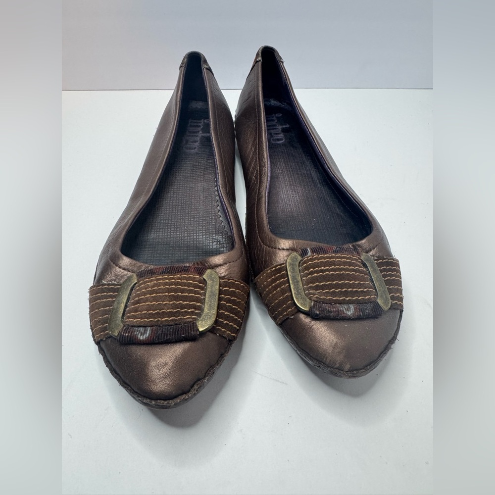 Indigo by Clarks Brown Flats with Gold Accents Size 10M